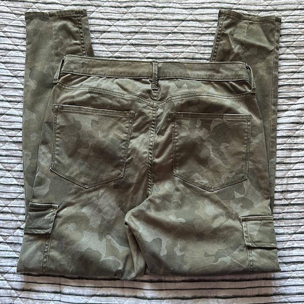 Women’s Old Navy Jeans 12 - Picture 3 of 5